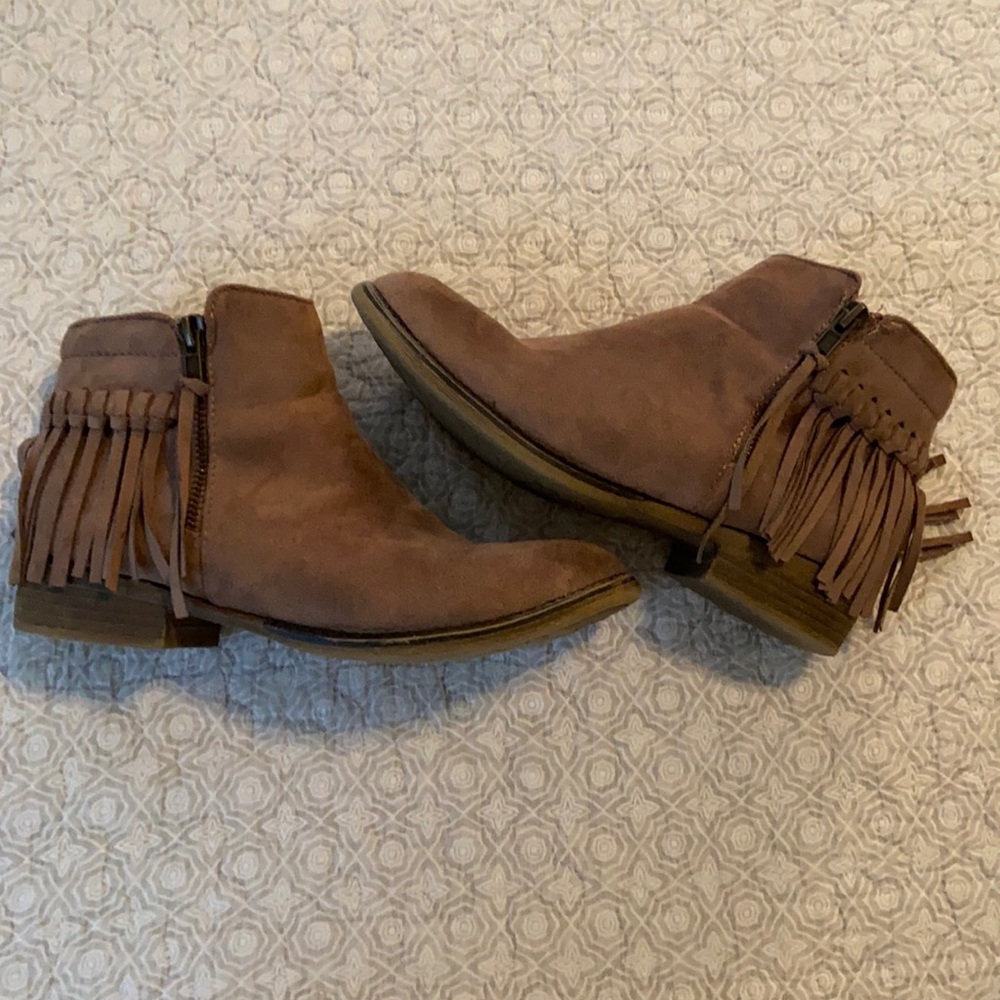 Size 7.5 ankle boots